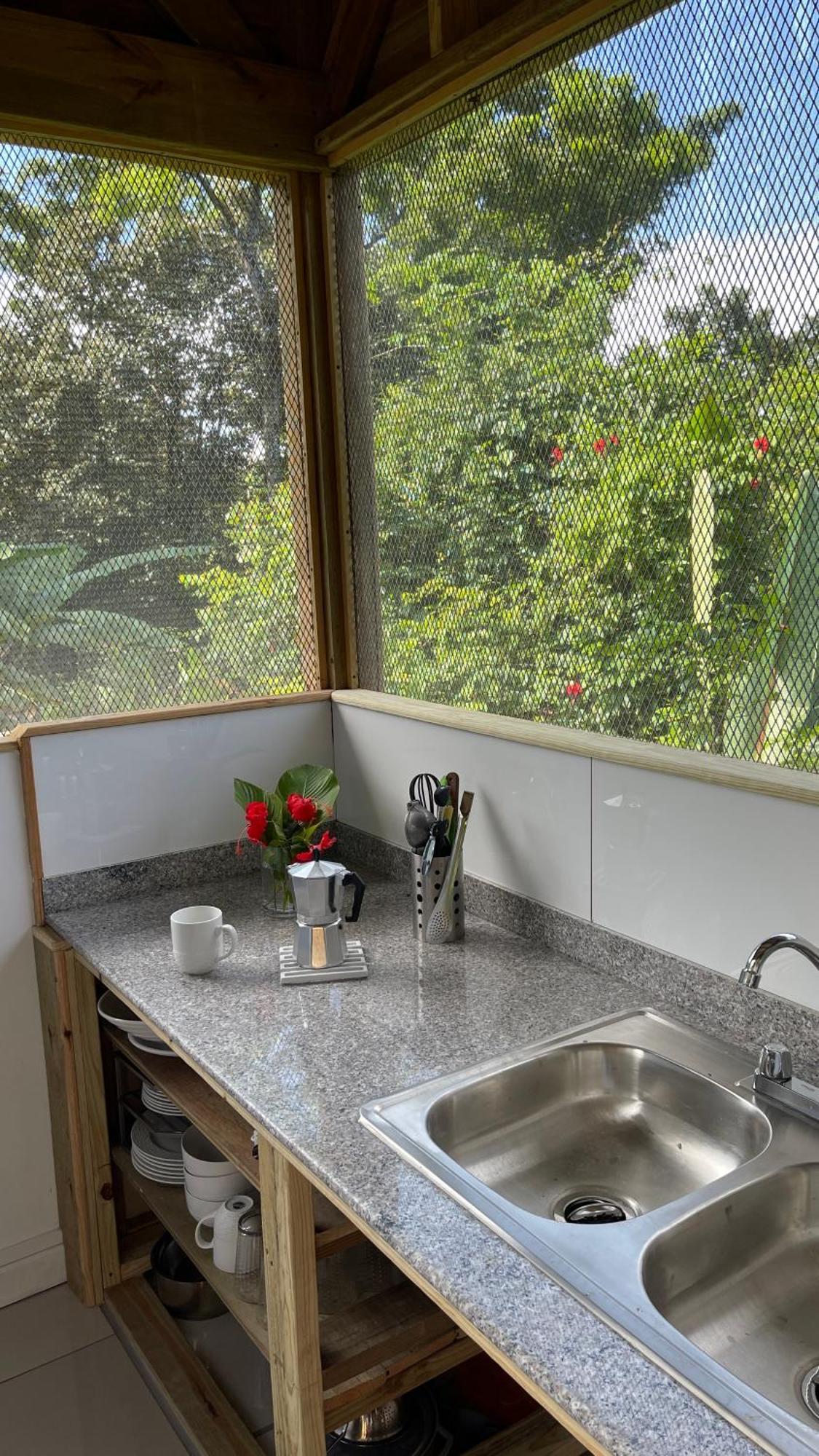 Eden Jungle Lodge Bocas del Toro Exteriör bild